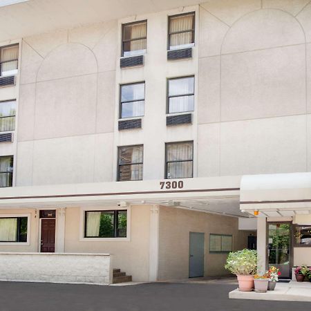 Super 8 By Wyndham Chicago Il Hotel Bagian luar foto