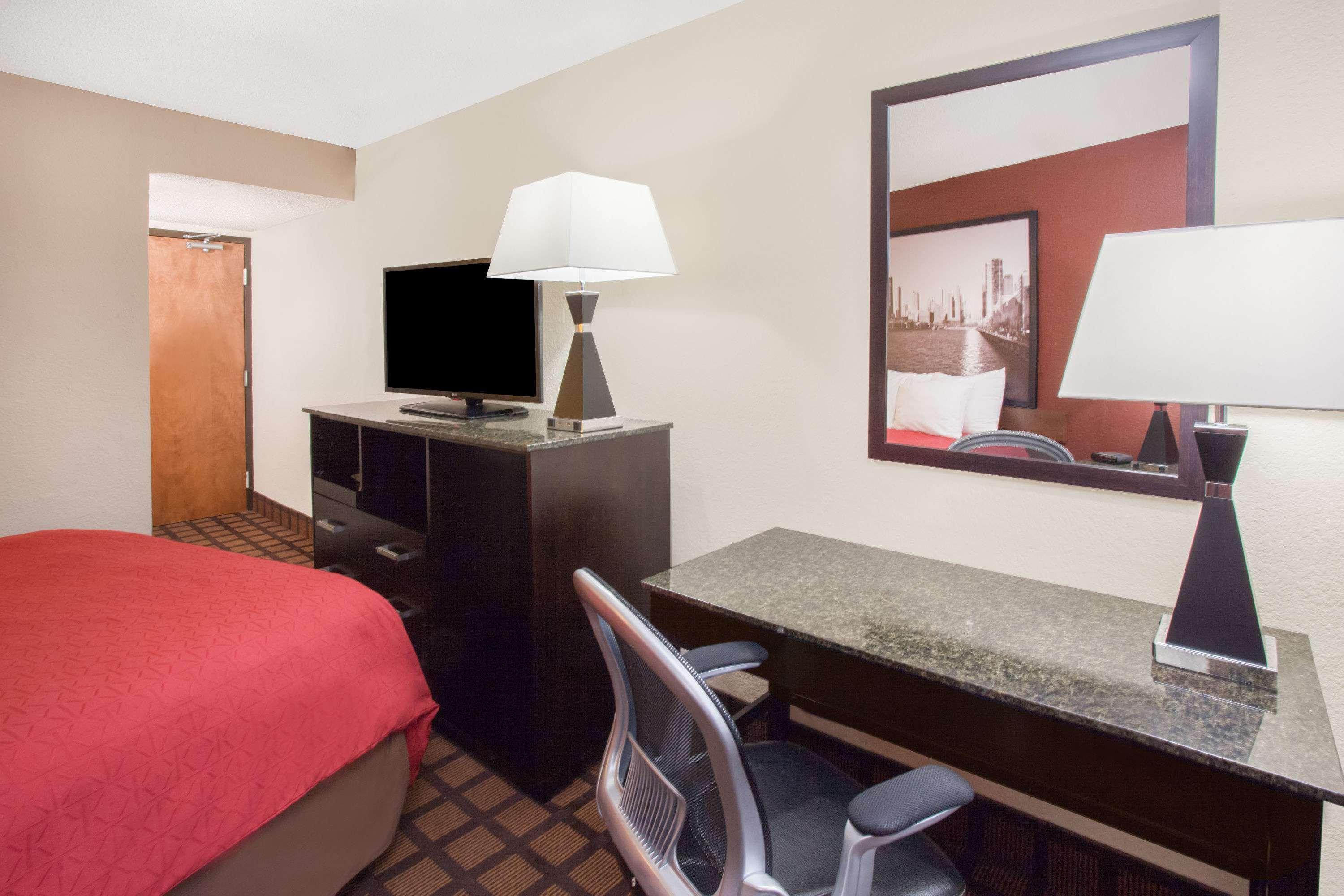 Super 8 By Wyndham Chicago Il Hotel Bagian luar foto