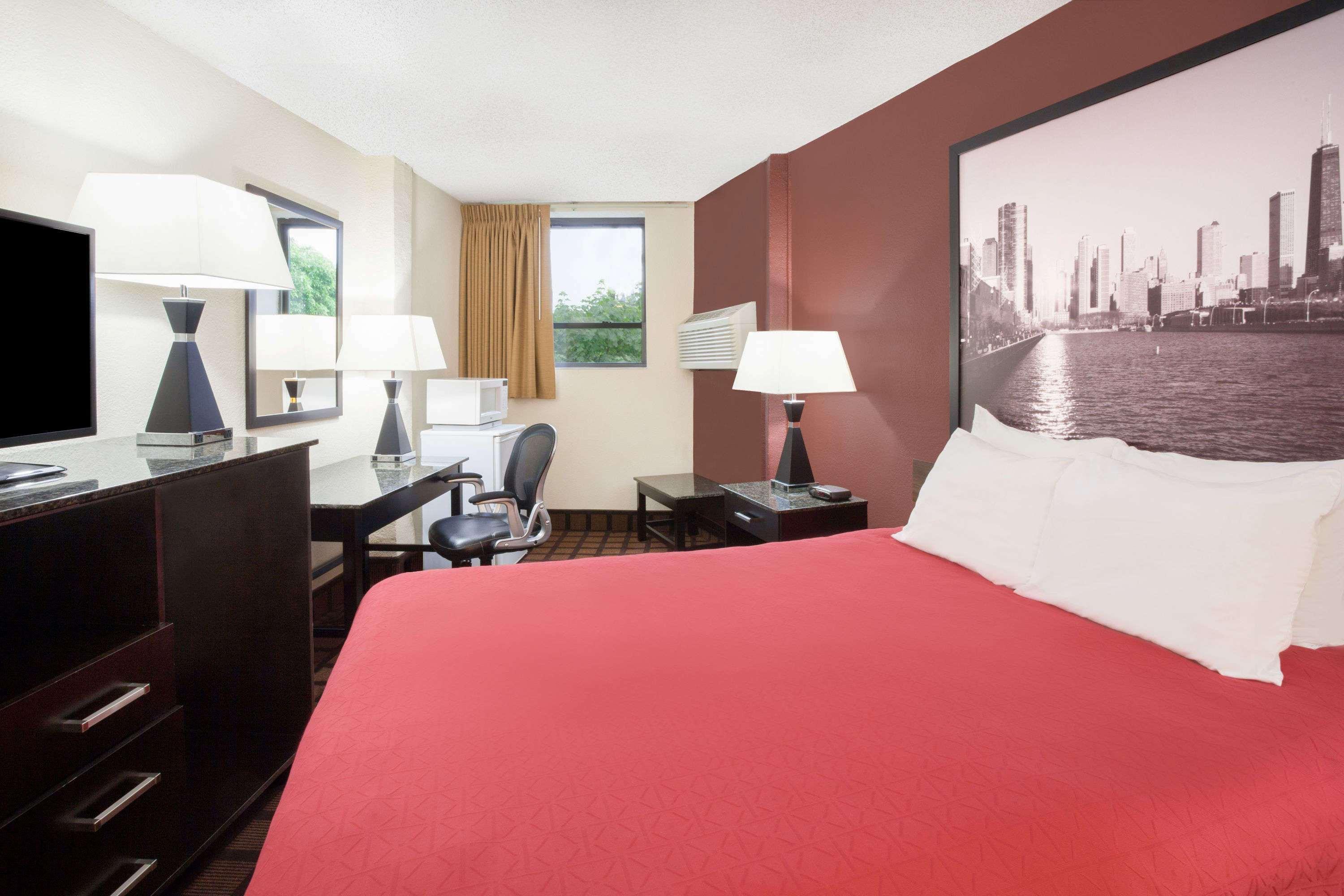Super 8 By Wyndham Chicago Il Hotel Bagian luar foto