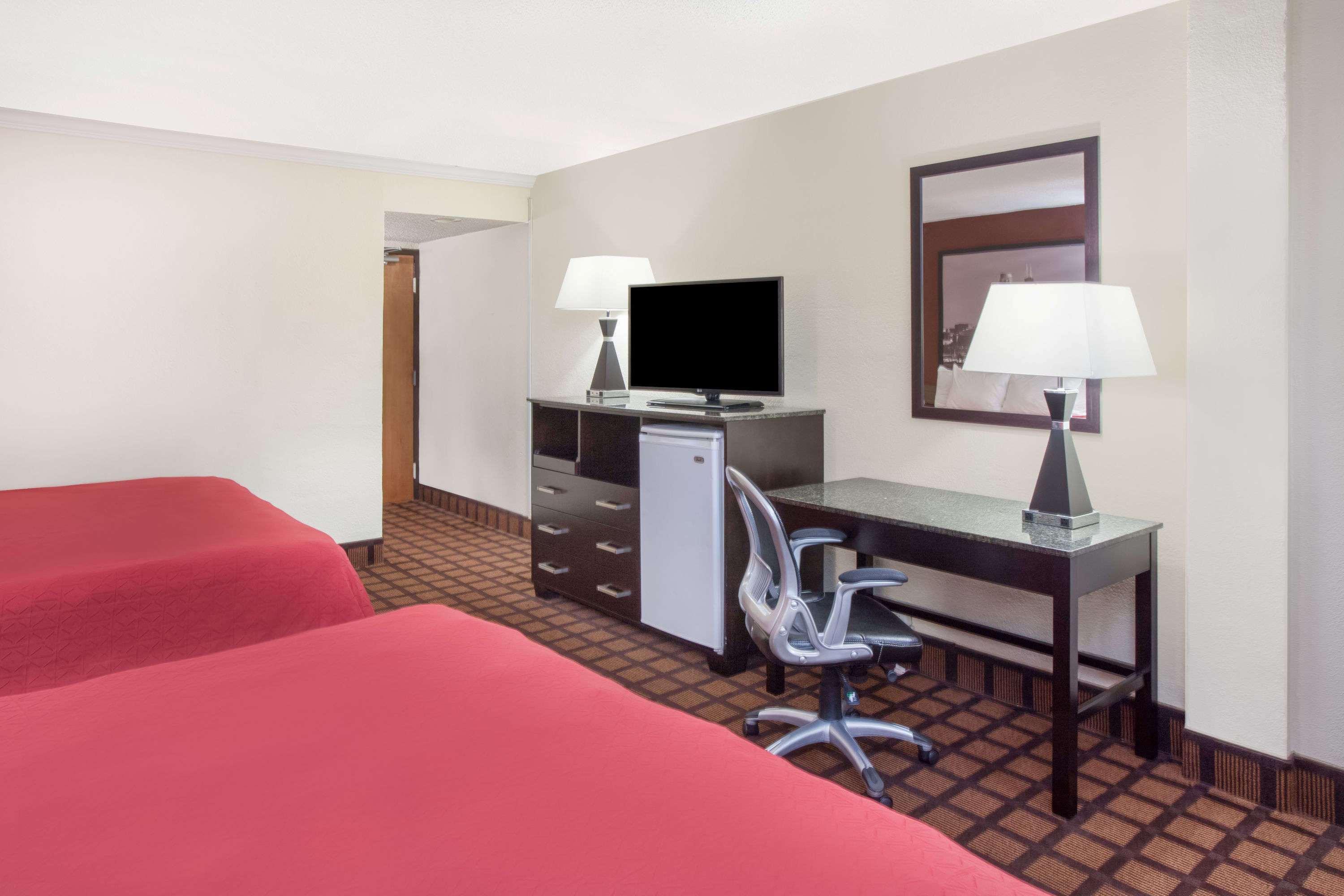 Super 8 By Wyndham Chicago Il Hotel Bagian luar foto